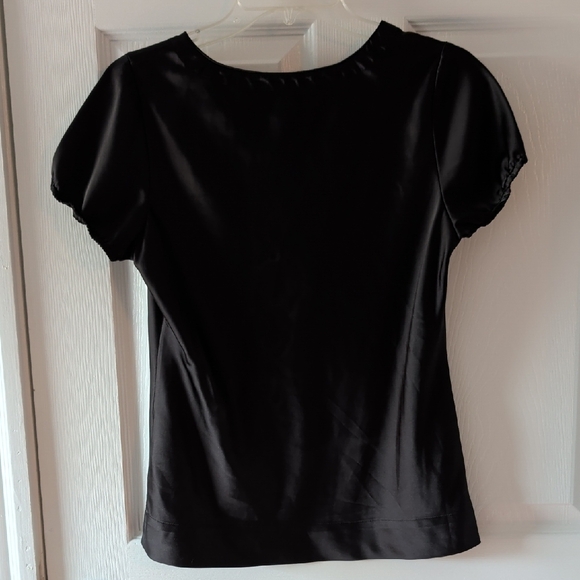 Black Short-Sleeve Pleated Scoop Neck Top - Picture 4 of 4